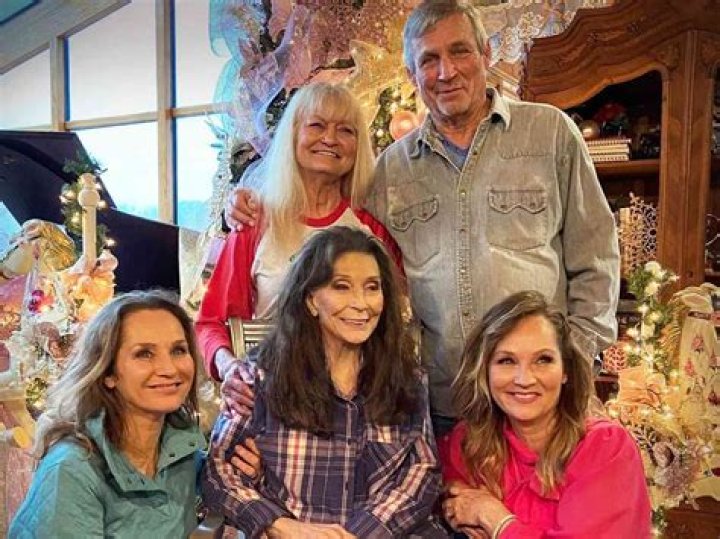 Unveiling Loretta Lynn's Staggering Net Worth in 2023